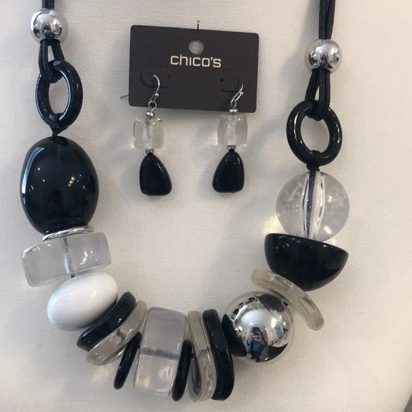 Chico’s pretty necklace and matching earrings set - Picture 6 of 6